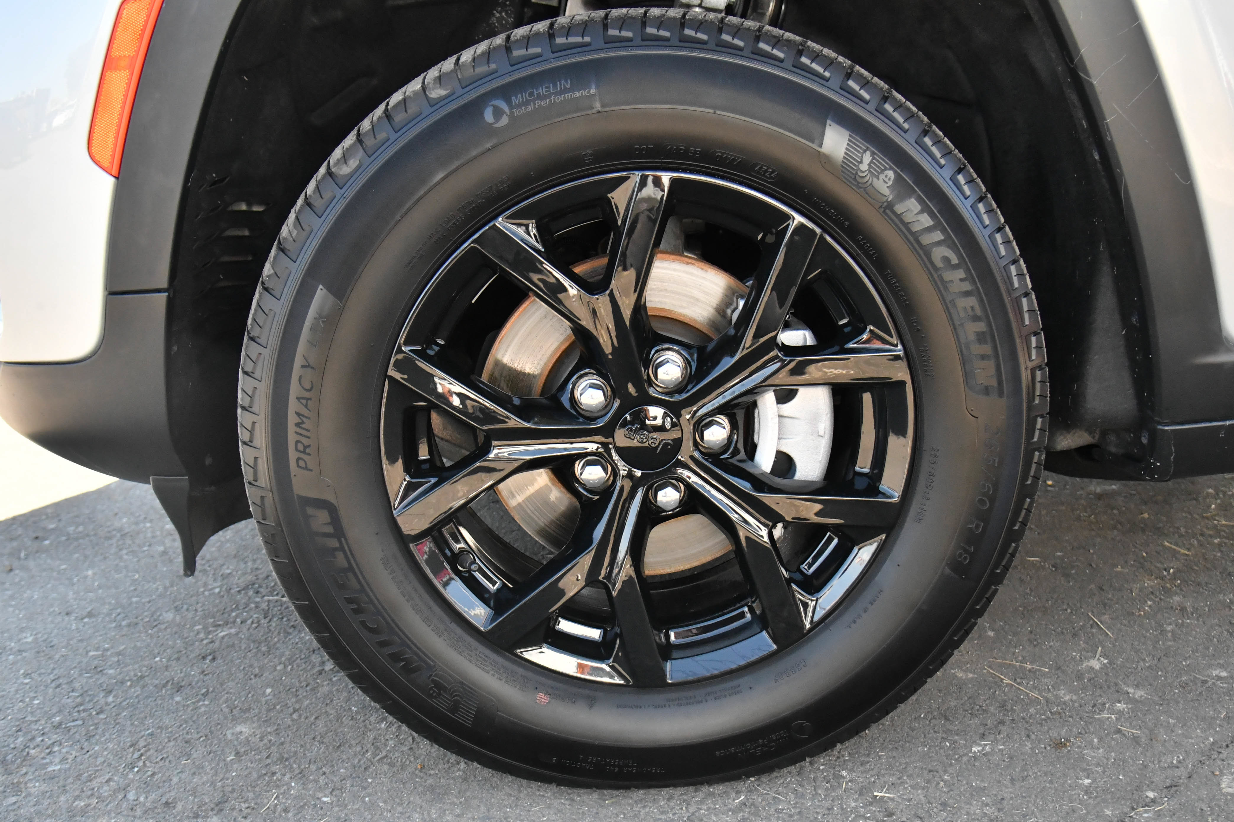 Used 2025 Jeep Grand Cherokee Altitude AWD/4WD image 12