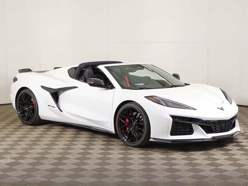 Used 2025 Chevrolet Corvette Z06 w/ Battery Protection Package image 8