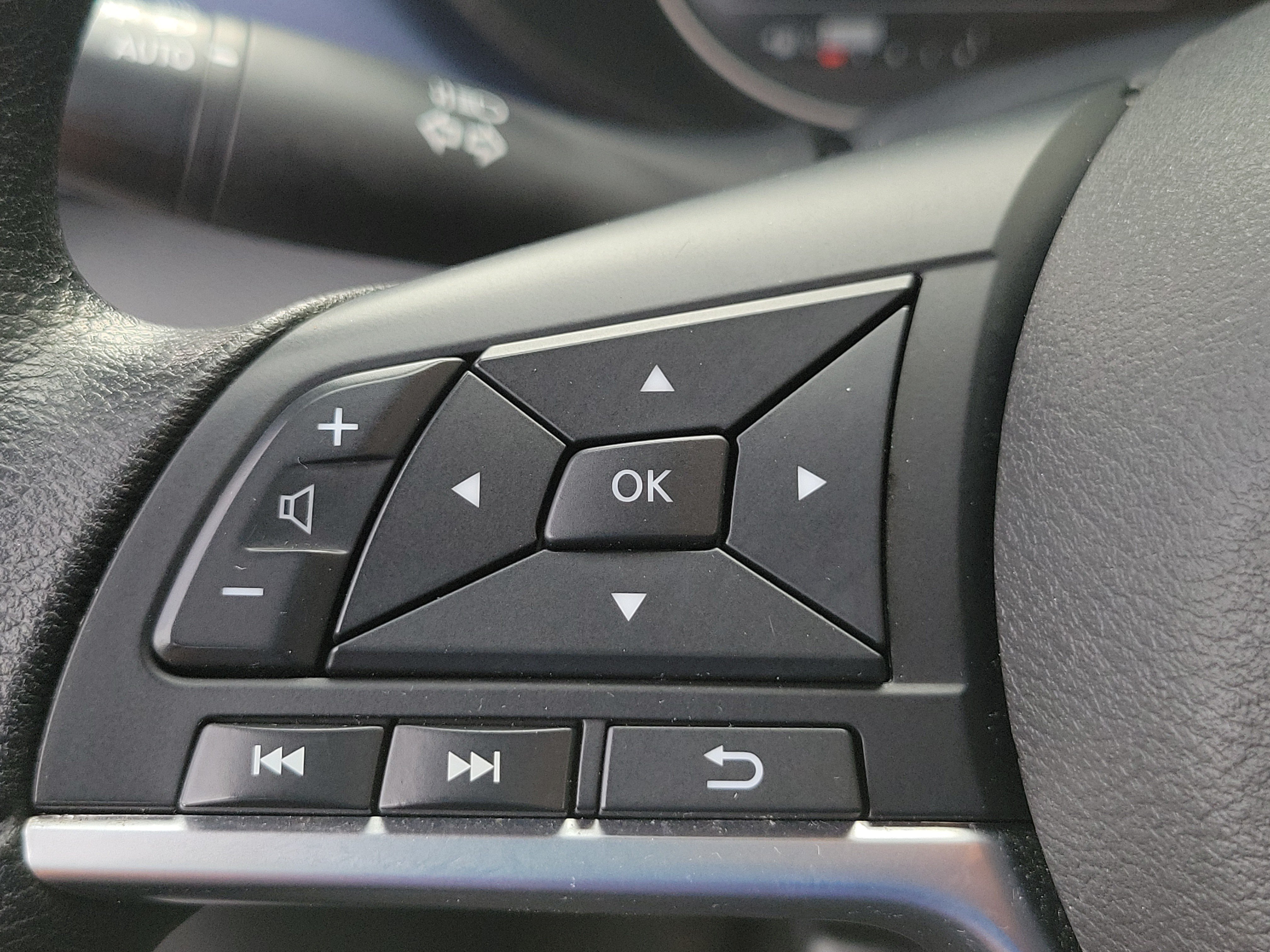 Used 2024 Nissan Versa SV FWD image 27