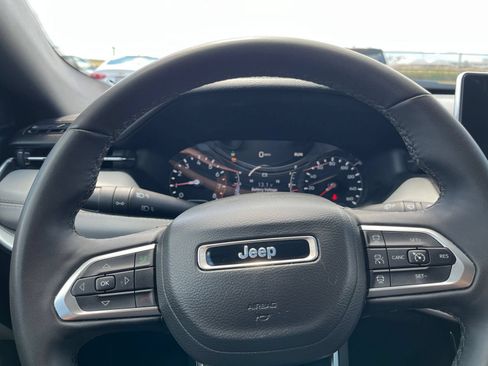 Used 2025 Jeep Compass Limited AWD/4WD image 29