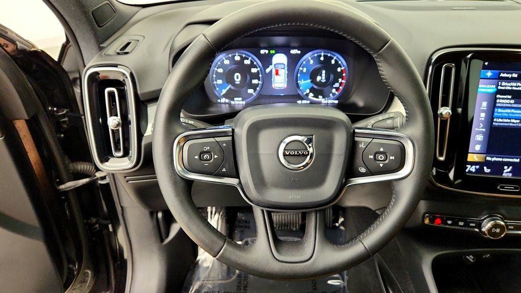 Used 2019 Volvo XC40 T5 Momentum AWD/4WD image 14