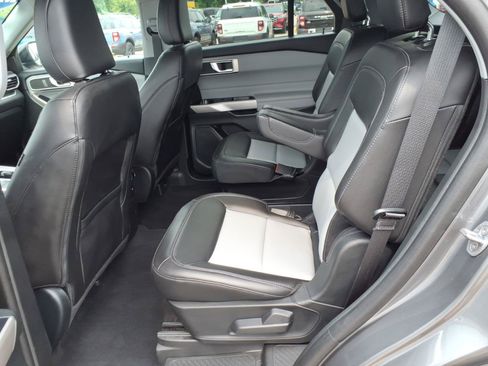 Used 2024 Ford Explorer XLT w/ Equipment Group 202A AWD/4WD image 13
