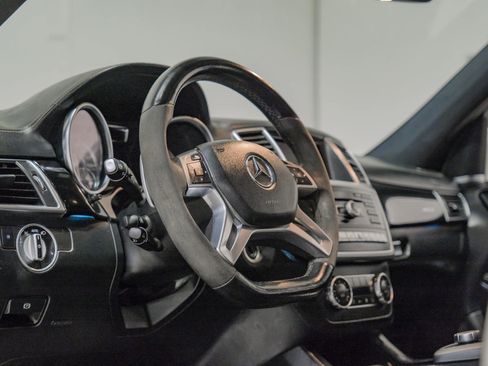 Used 2016 Mercedes-Benz GL 63 AMG 4MATIC image 23