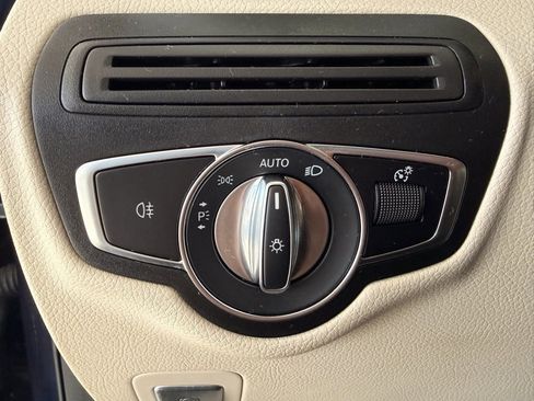 Used 2022 Mercedes-Benz GLC 300 4MATIC w/ Premium Package Lite image 26