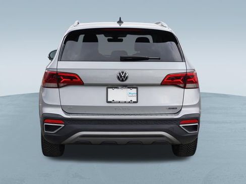 Used 2023 Volkswagen Taos SE w/ Panoramic Sunroof Package image 7
