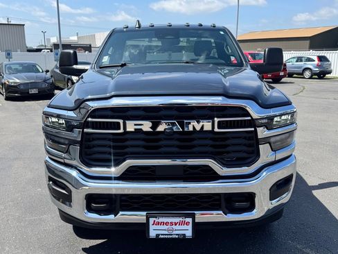 Used 2026 RAM 2500 Tradesman w/ Chrome Appearance Group AWD/4WD image 8