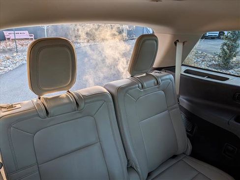 Certified 2023 Lincoln Aviator Reserve w/ Equipment Group 201A image 20