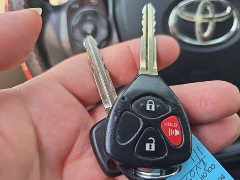Used 2014 Toyota Venza LE AWD/4WD image 18
