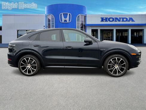 Used 2022 Porsche Cayenne Base image 8