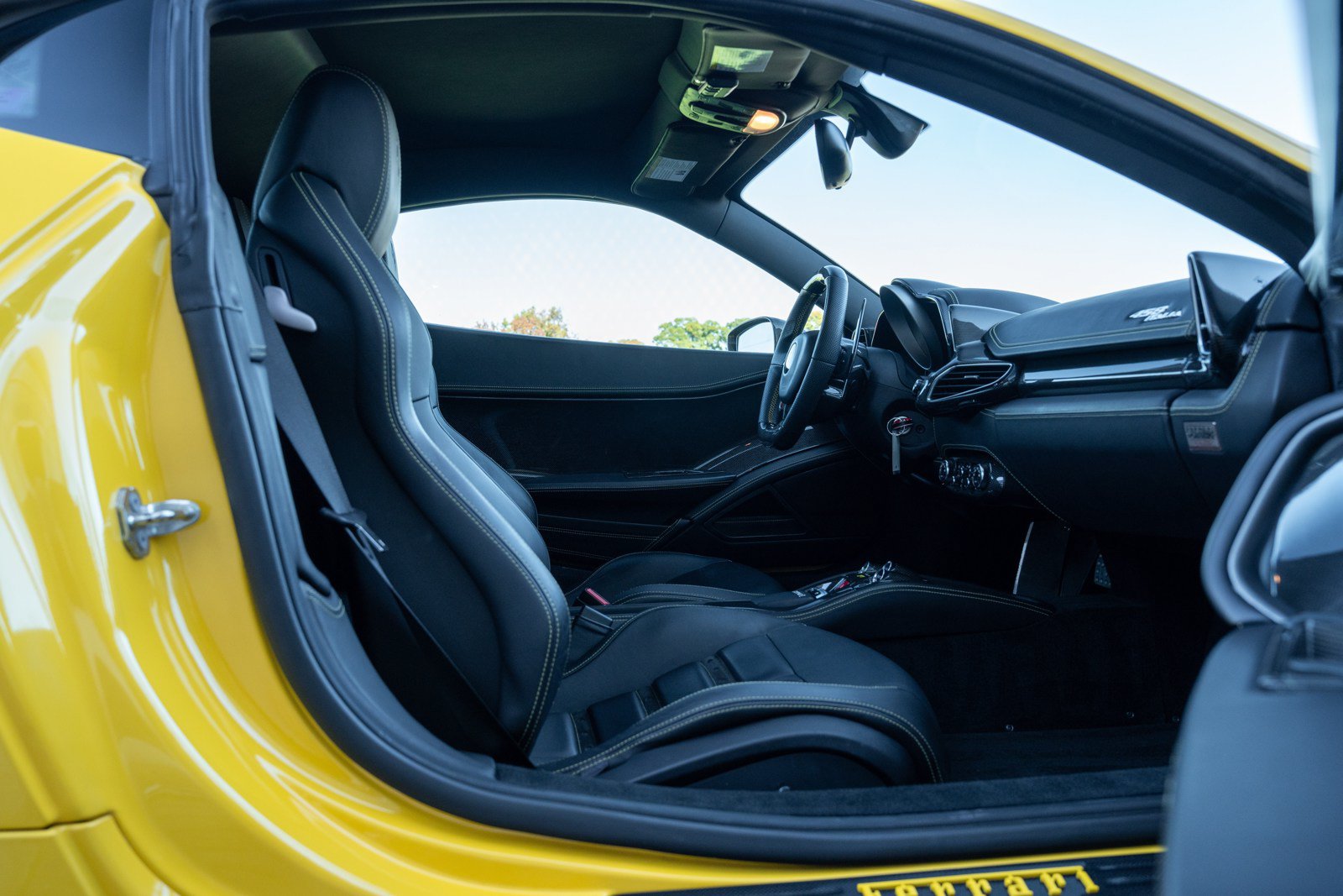 Used 2012 Ferrari 458 Italia Coupe RWD image 45