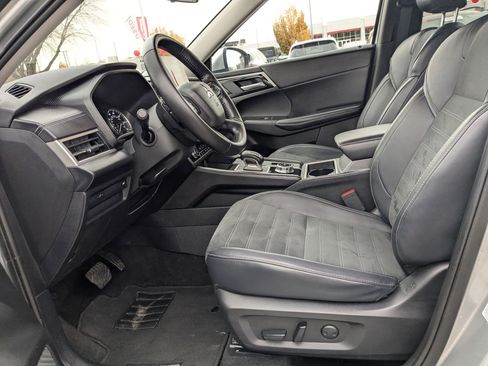 Used 2024 Mitsubishi Outlander SE image 24