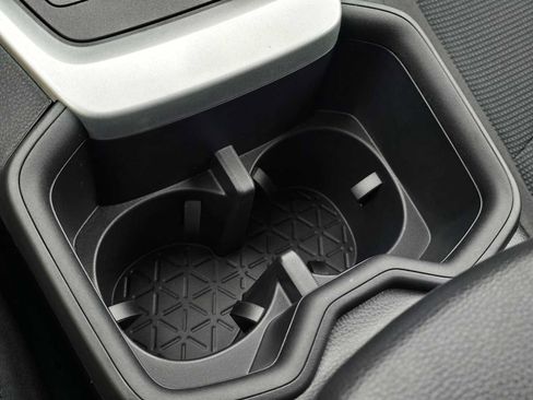 Certified 2025 Toyota RAV4 LE image 31