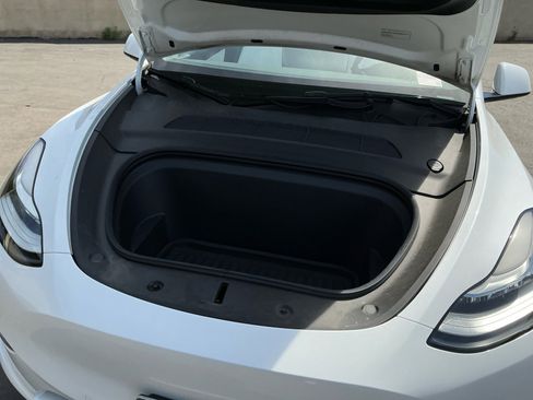 Used 2022 Tesla Model Y Long Range image 23