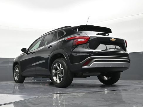 Used 2024 Chevrolet Trax LT FWD image 22