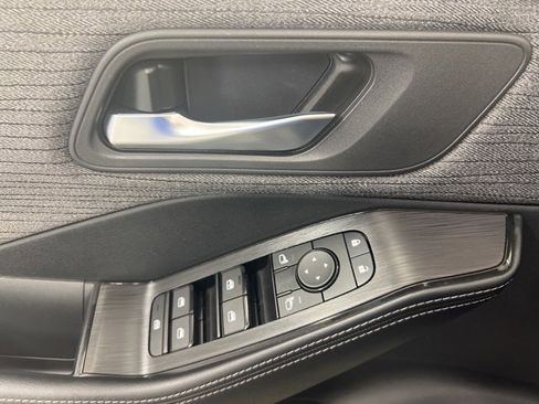 Used 2023 Nissan Rogue SV image 17