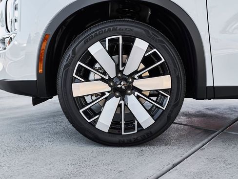 New 2026 Mitsubishi Outlander SE FWD image 3