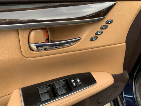 Used 2017 Lexus ES 350 w/ Premium Package FWD image 14