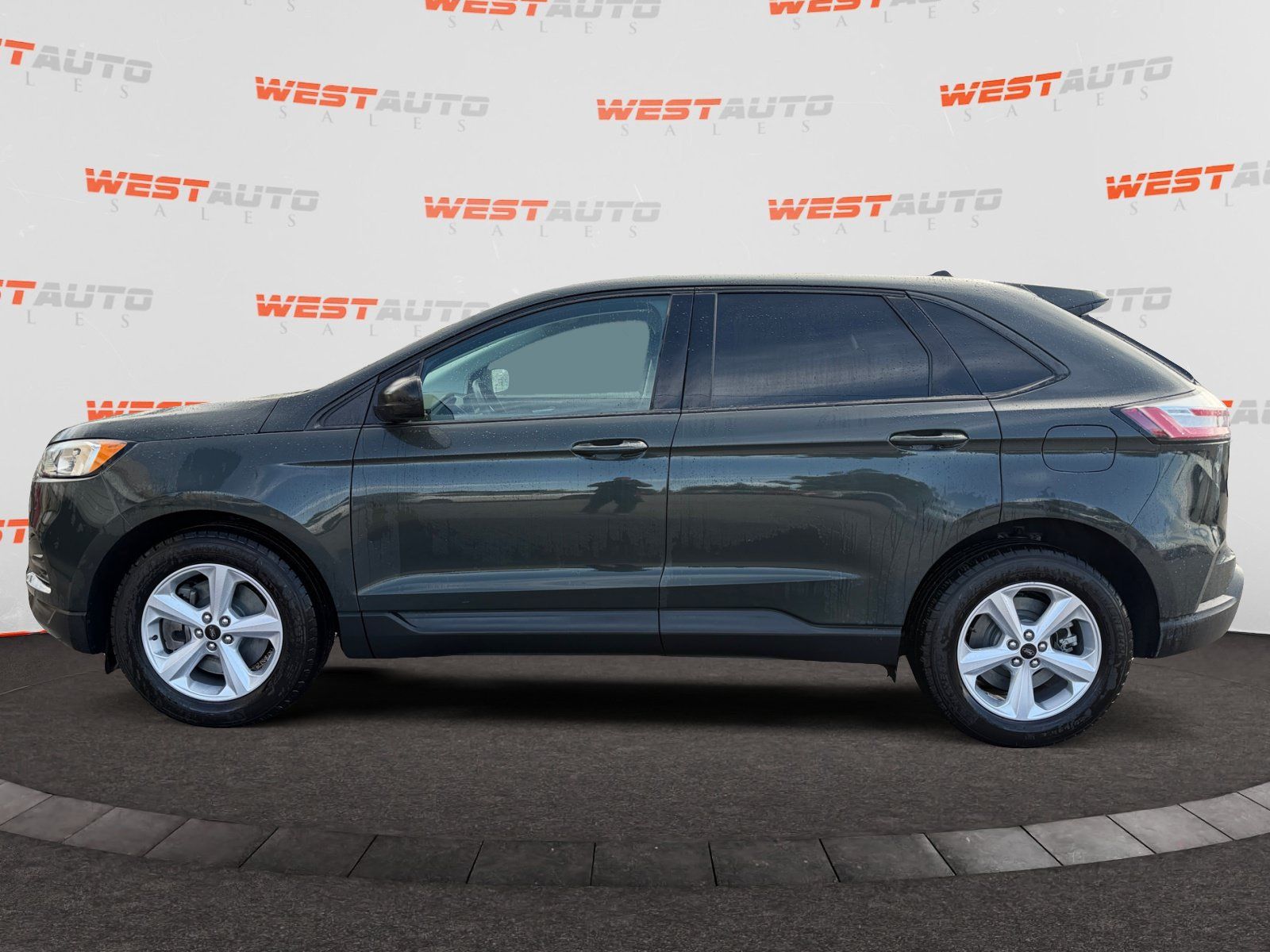 Used 2024 Ford Edge SE w/ Cargo Accessory Package AWD/4WD image 2