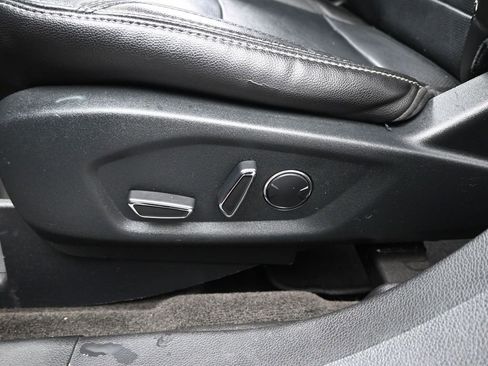 Certified 2018 Ford Explorer Limited w/ Ford Safe & Smart Package image 11