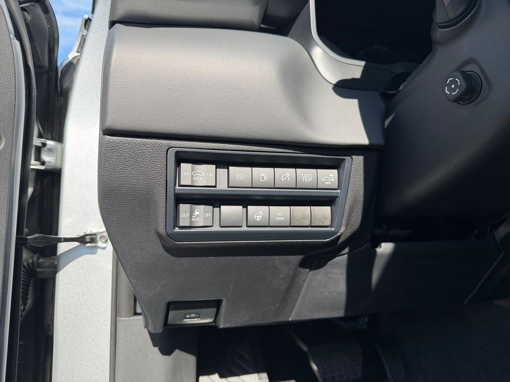 Used 2025 Toyota Sequoia Platinum AWD/4WD image 19