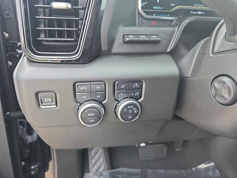 Used 2025 GMC Sierra 1500 AT4 w/ AT4 Premium Package image 28