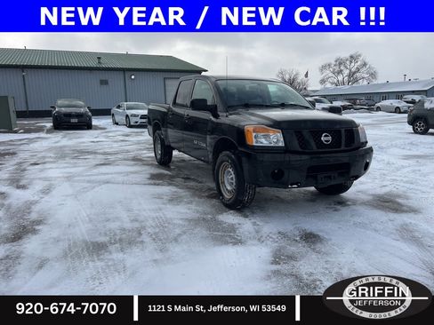 Used 2011 Nissan Titan S w/ Tow Pkg image 4