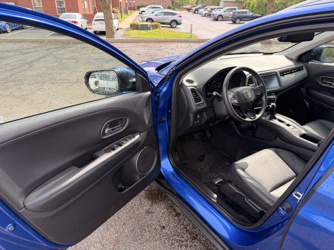Used 2018 Honda HR-V EX-L image 11