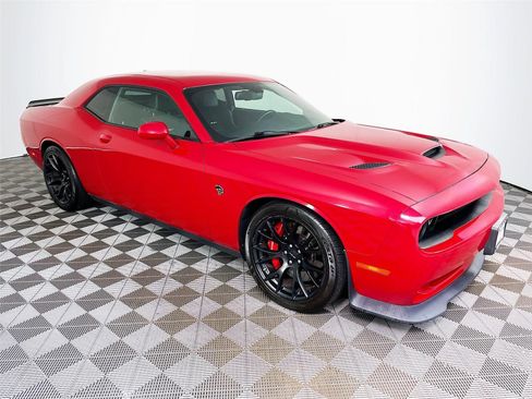 Used 2015 Dodge Challenger SRT Hellcat RWD image 1