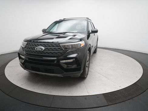 Used 2022 Ford Explorer XLT w/ Equipment Group 202A image 34