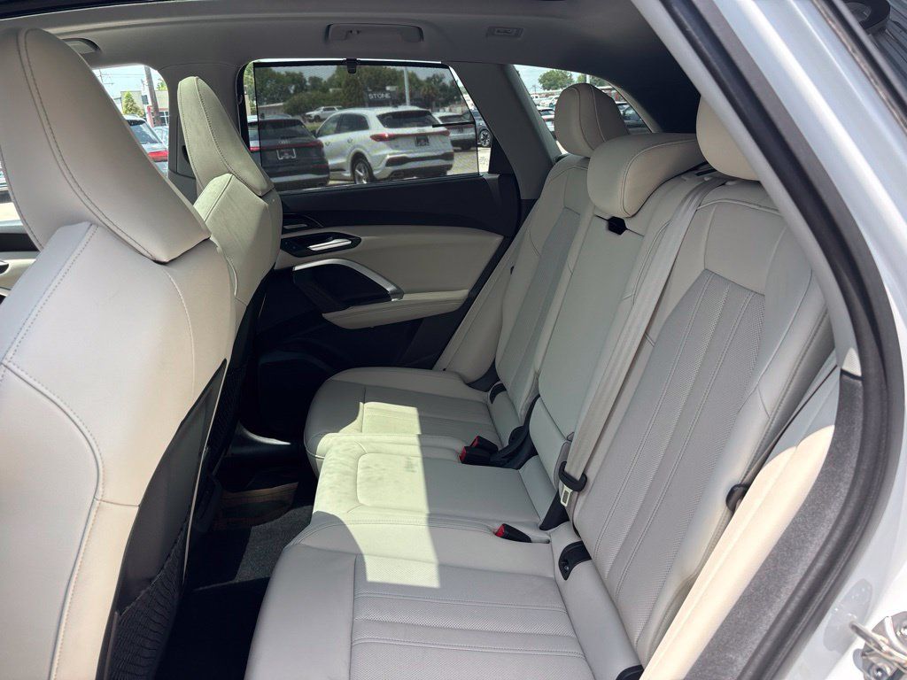 Used 2025 Audi Q5 Premium Plus w/ Premium Plus AWD/4WD image 9
