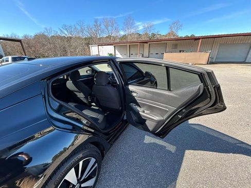 Used 2019 Nissan Altima 2.5 SV image 18