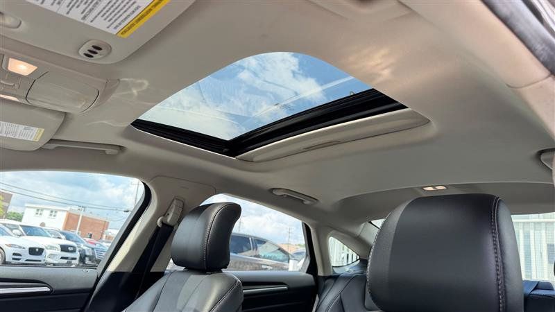 Used 2018 Ford Fusion Titanium AWD/4WD image 24