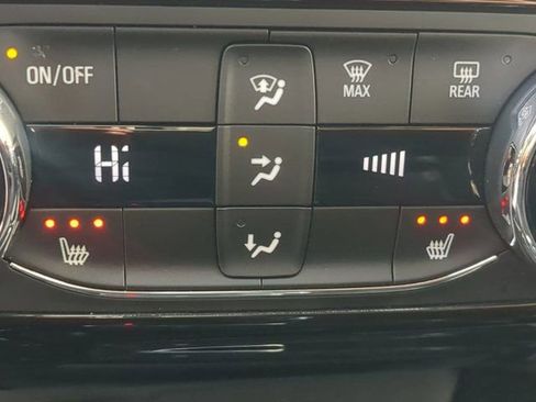 Used 2025 Chevrolet Trax LT w/ Driver Confidence Package image 22