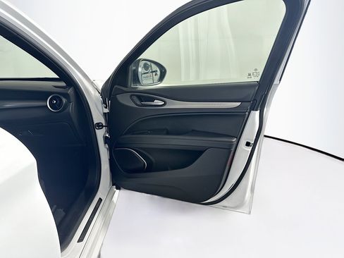 Used 2022 Alfa Romeo Stelvio Veloce image 35