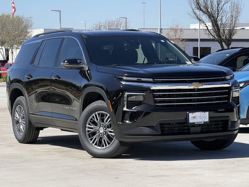 New 2026 Chevrolet Traverse LT image 2