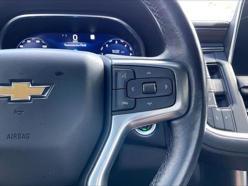 Used 2022 Chevrolet Suburban LT w/ Luxury Package image 19