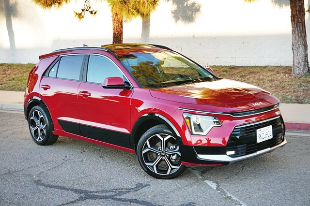 Certified 2024 Kia Niro EX Touring FWD image 1