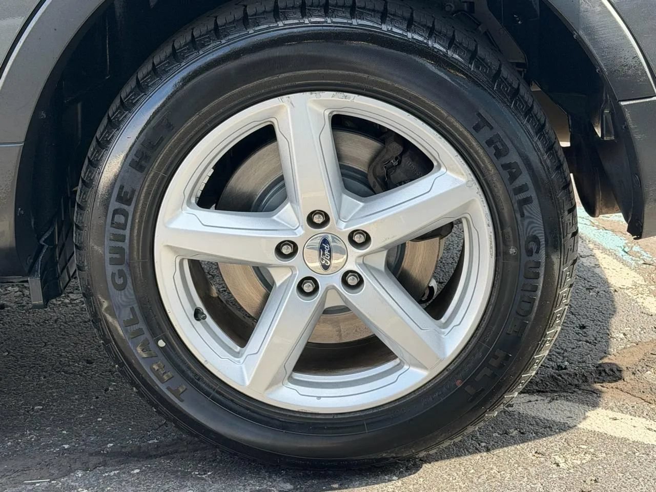 Used 2017 Ford Explorer XLT AWD/4WD image 34