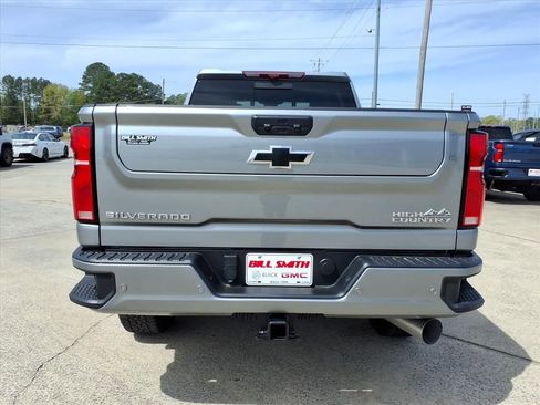 Used 2024 Chevrolet Silverado 2500 High Country w/ Technology Package AWD/4WD image 6