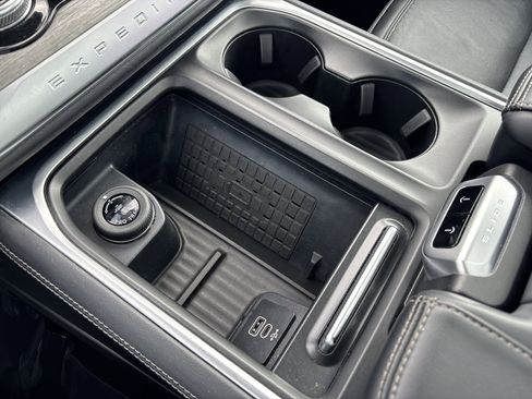 Used 2025 Ford Expedition Platinum AWD/4WD image 22