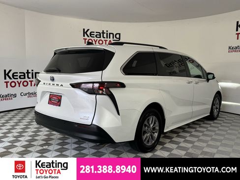 Certified 2024 Toyota Sienna XLE FWD image 6