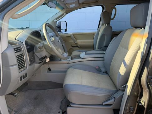 Used 2004 Nissan Titan SE w/ (Tow) Big Tow Pkg AWD/4WD image 10