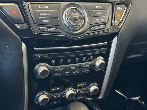 Used 2019 Nissan Pathfinder SV FWD image 21