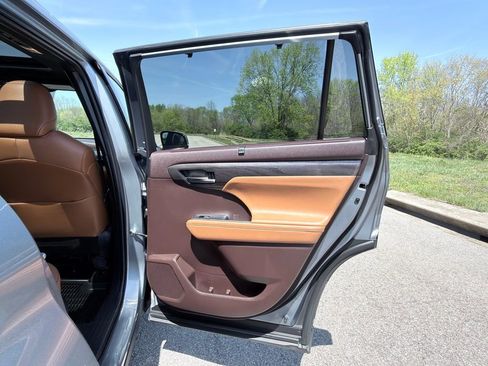 Used 2022 Toyota Highlander Platinum image 31