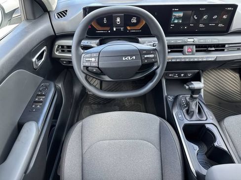 New 2026 Kia K4 FWD image 18