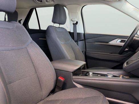 Used 2025 Ford Explorer Active AWD/4WD image 14
