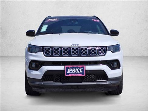 Used 2025 Jeep Compass Limited AWD/4WD image 2