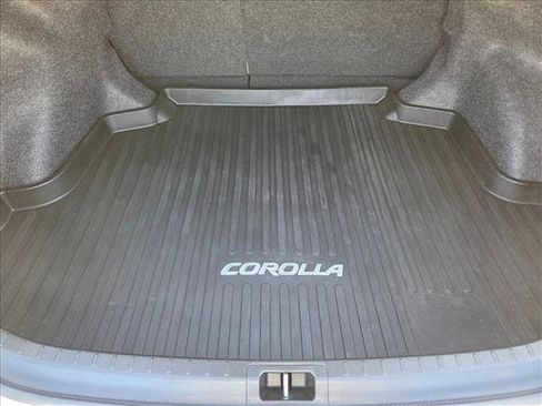 Used 2016 Toyota Corolla LE FWD image 6
