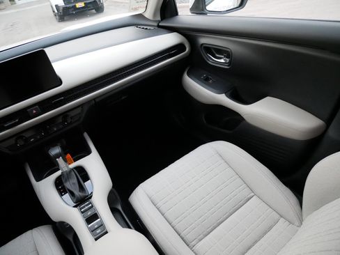 Certified 2026 Honda HR-V LX image 11