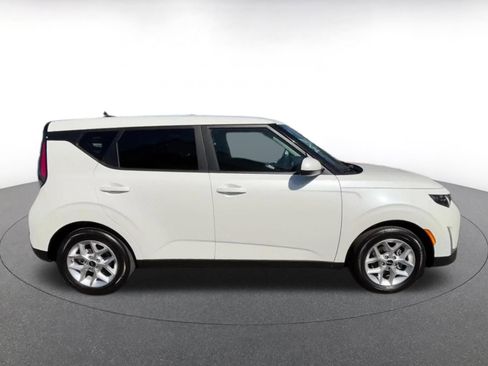Used 2025 Kia Soul LX w/ LX Technology Package FWD image 16